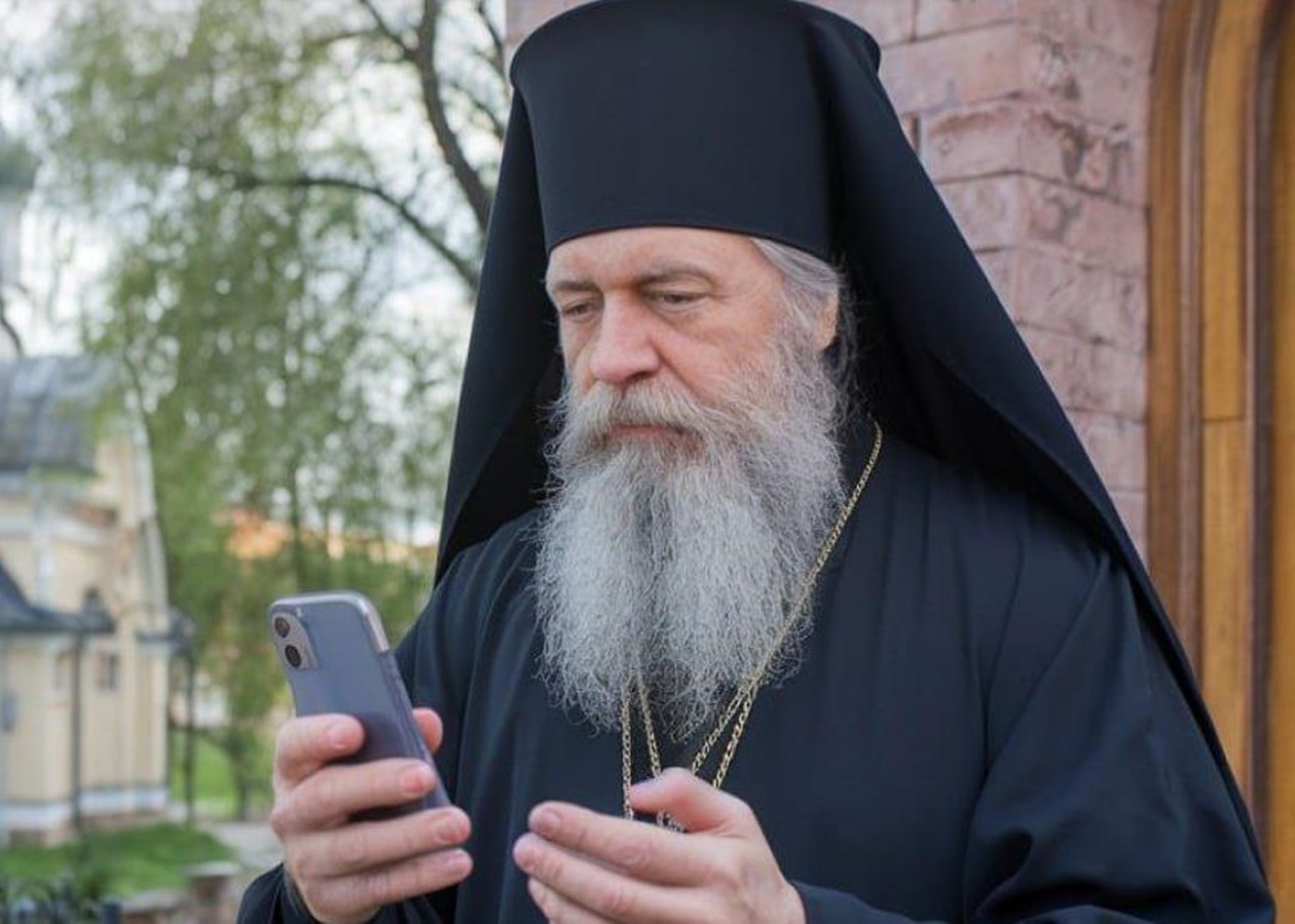 У РФ запустили "православний" додаток, який стежить за віруючими