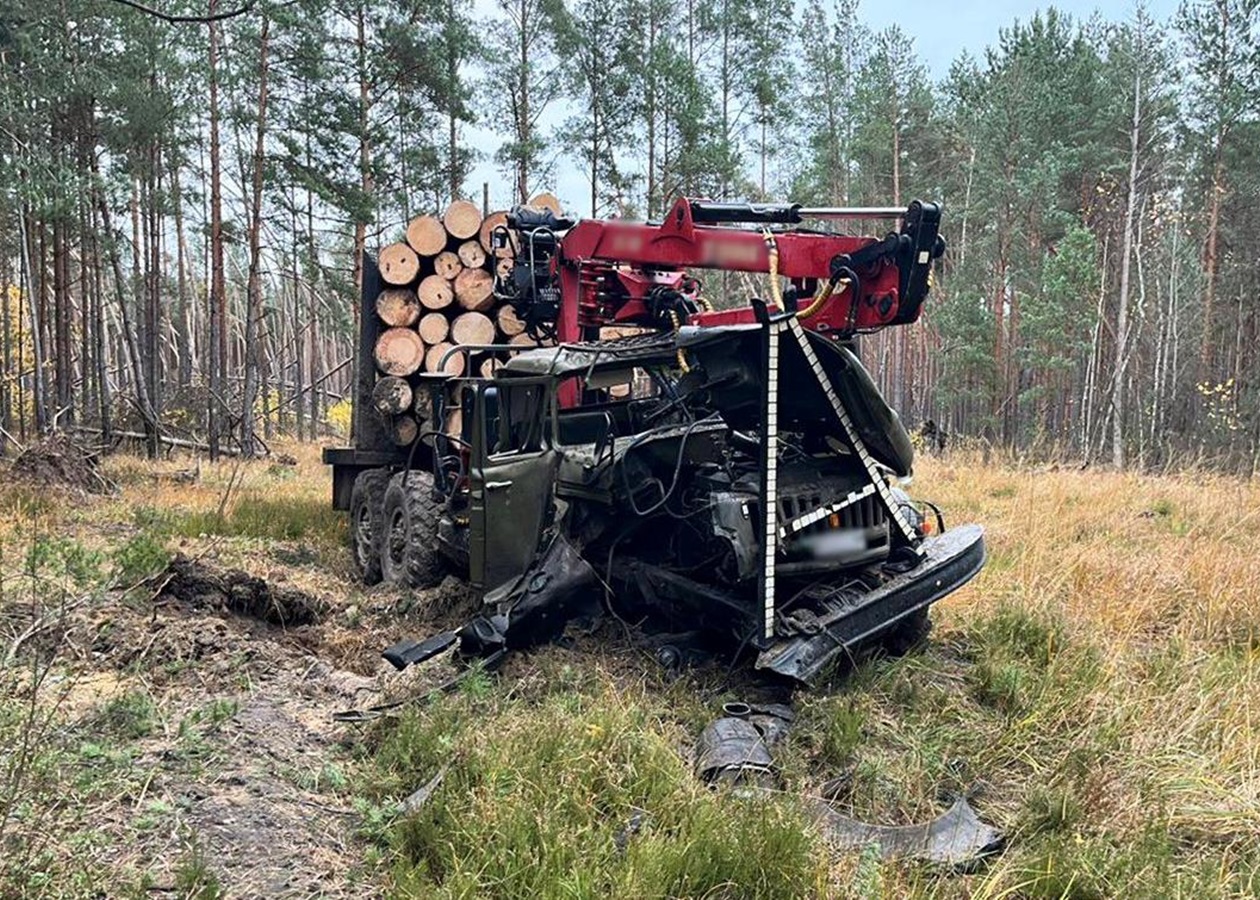 Трагедія на Житомирщині: два авто підірвались на мінах, п’ятеро загиблих