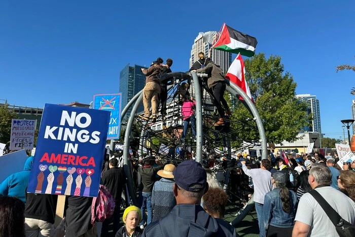 У США проходять масові протести проти політики Трампа