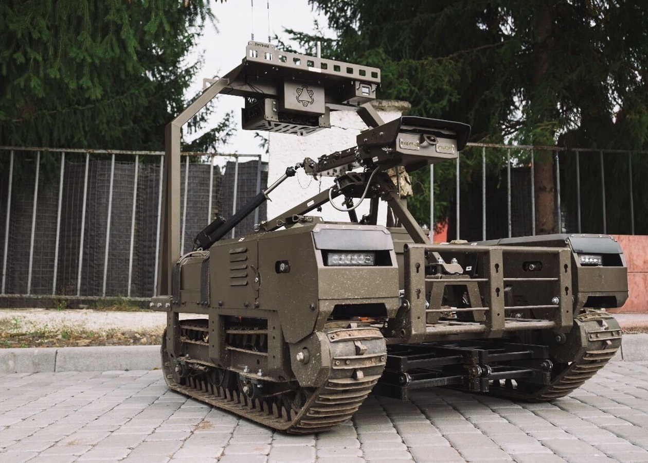 Наземний дрон взяв у полон трьох росіян