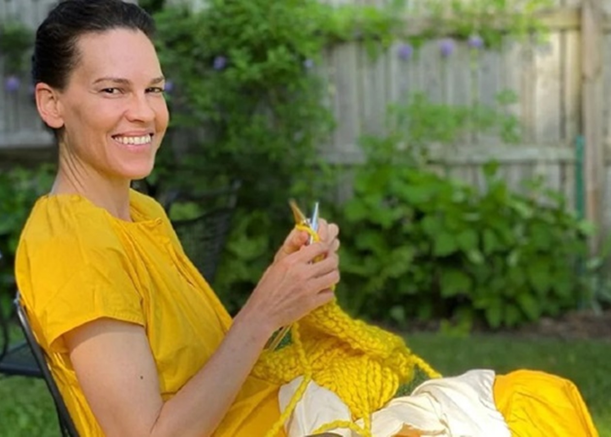 Гіларі Свенк зачитала поезію на підтримку українських дітей