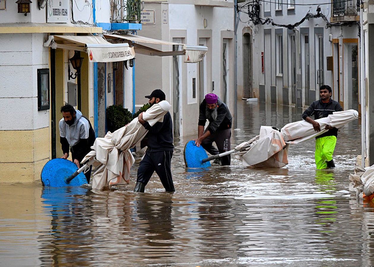 У Португалії через повені обвалилася частина ключової автомагістралі