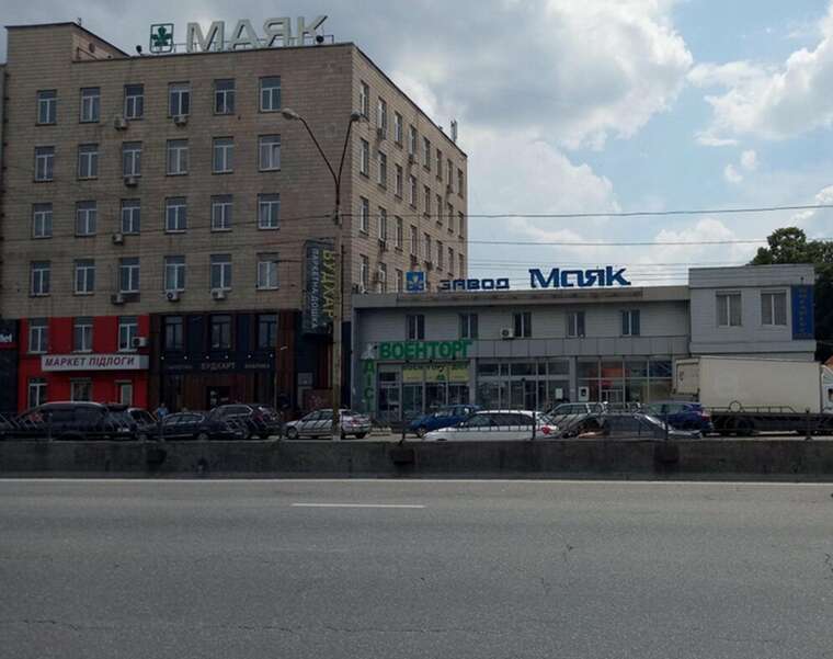 Рейдерский блэкаут: в Киеве директор завода «Маяк» отключил электроэнергию сотням потребителей