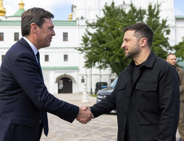 Бернем у Києві назвав погрози Росії «обурливими» та пообіцяв продовжити підтримку України