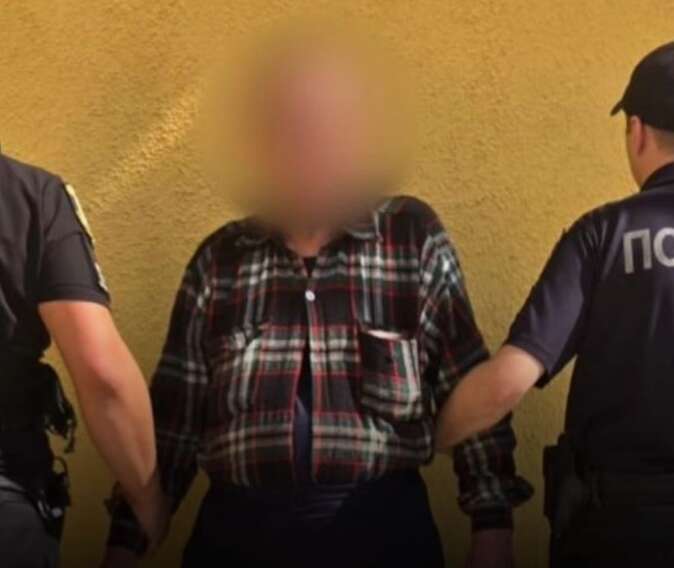 На Закарпатті 48-річного чоловіка затримали за зґвалтування 68-річної матері